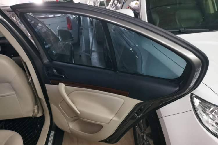 Used Skoda Octavia 2013 1.6L Automatic Yijun Edition Interior 6