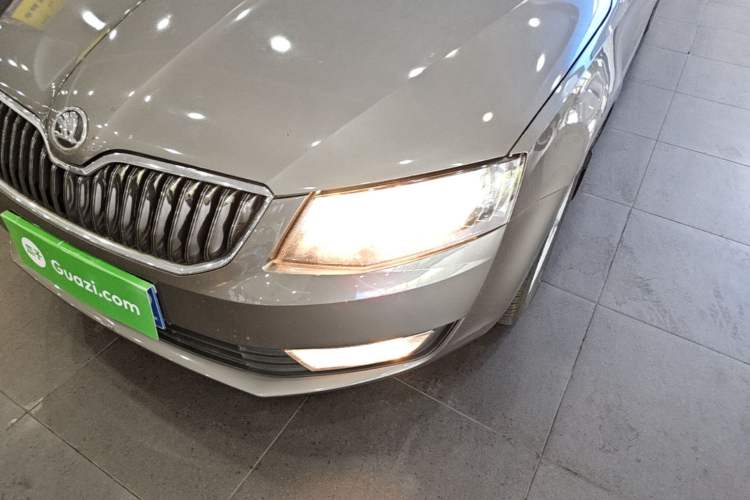 Used Skoda Octavia 2013 1.6L Automatic Yijie Edition Left Front Headlight
