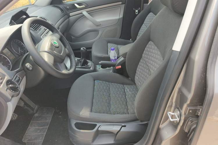 Used Skoda Octavia 2013 1.6L Manual Eado Edition Left Front Seat