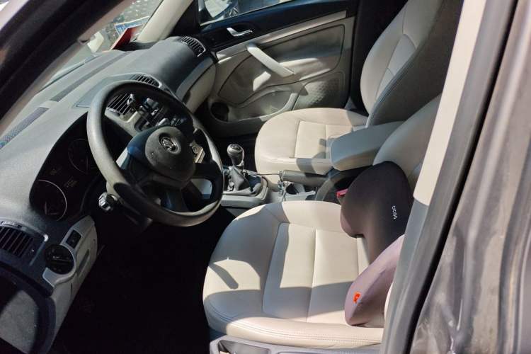 Used Skoda Octavia 2013 1.6L Manual Yijie Edition Left Front Seat