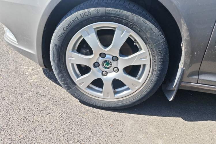 Used Skoda Octavia 2013 1.6L Manual Yijie Edition Left Front Wheel Hub
