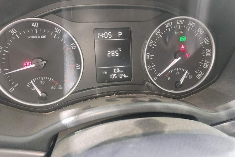 Used Skoda Octavia 2013 1.6L Automatic Yijie Edition Odometer Close Up