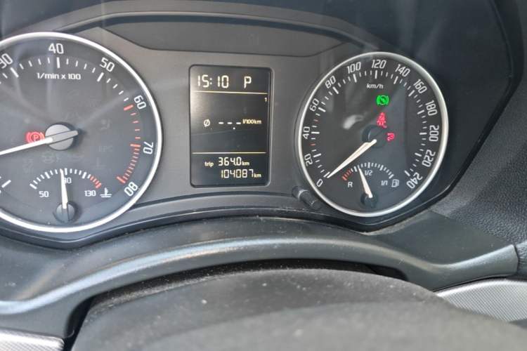 Used Skoda Octavia 2013 1.6L Automatic Yijie Edition Odometer Close Up