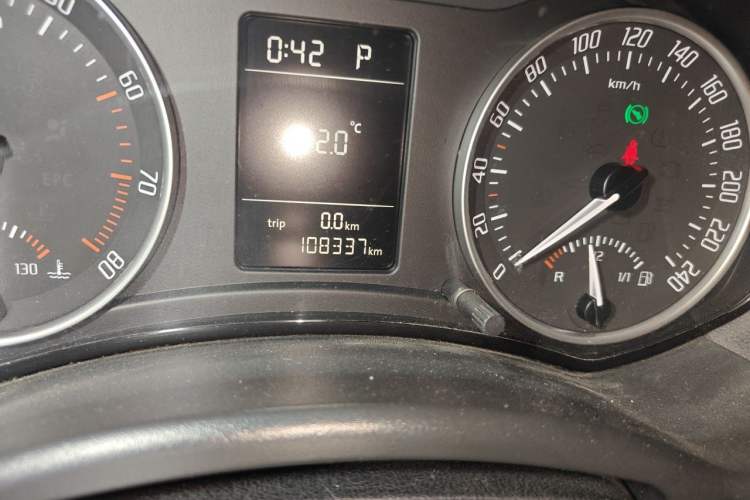 Used Skoda Octavia 2013 1.6L Automatic Yijie Edition Odometer Close Up