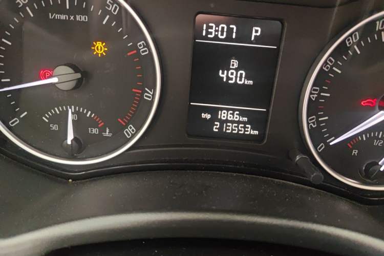 Used Skoda Octavia 2013 1.6L Automatic Yijie Edition Odometer Close Up