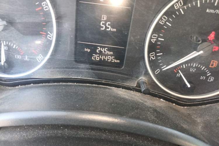 Used Skoda Octavia 2013 1.6L Manual Yijie Edition Odometer Close Up