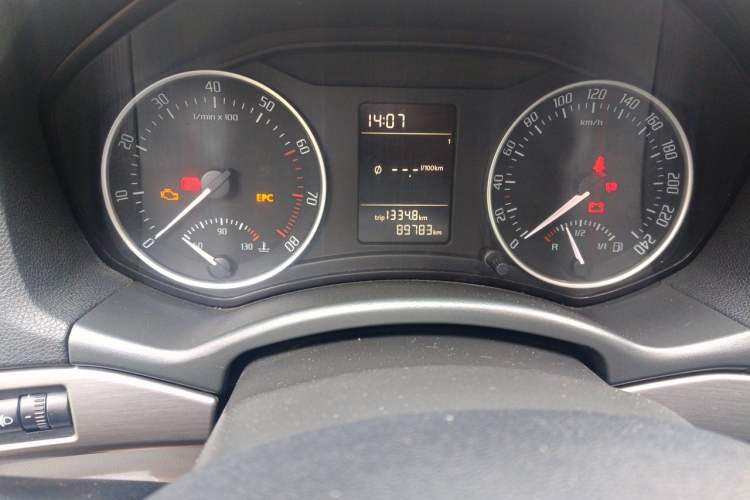 Used Skoda Octavia 2013 1.6L Manual Yijie Edition Odometer Close Up