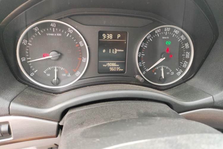 Used Skoda Octavia 2013 1.6L Automatic Yijie Edition Odometer Close Up