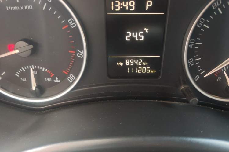 Used Skoda Octavia 2013 1.6L Automatic Yijie Edition Odometer Close Up
