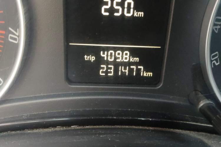 Used Skoda Octavia 2013 1.6L Manual Yijie Edition Odometer Close Up