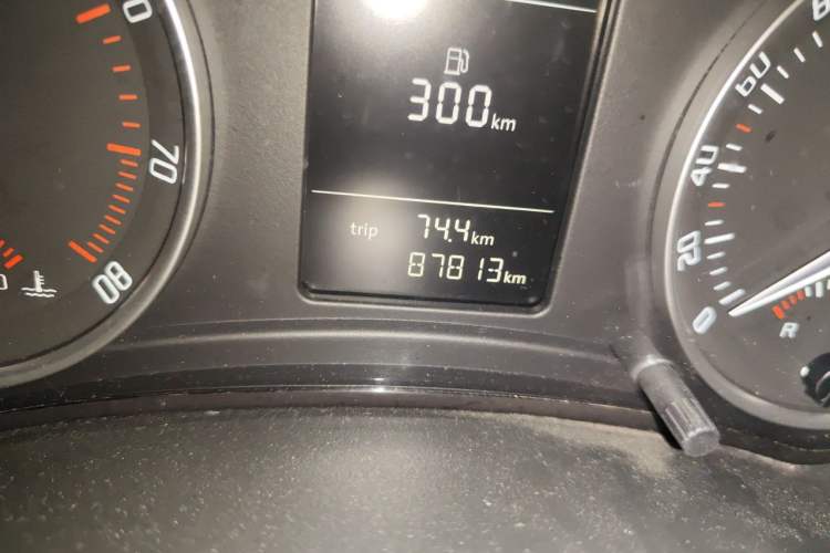 Used Skoda Octavia 2013 1.6L Automatic Yijie Edition Odometer Close Up