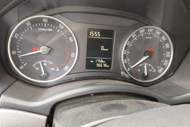 Used Skoda Octavia 2013 1.4TSI Manual Yijun Edition Odometer Close Up