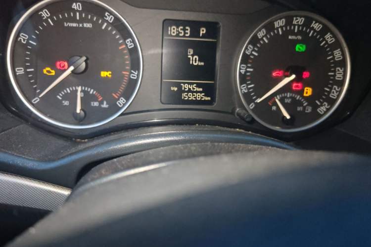 Used Skoda Octavia 2013 1.6L Automatic Elegance Edition Odometer Close Up