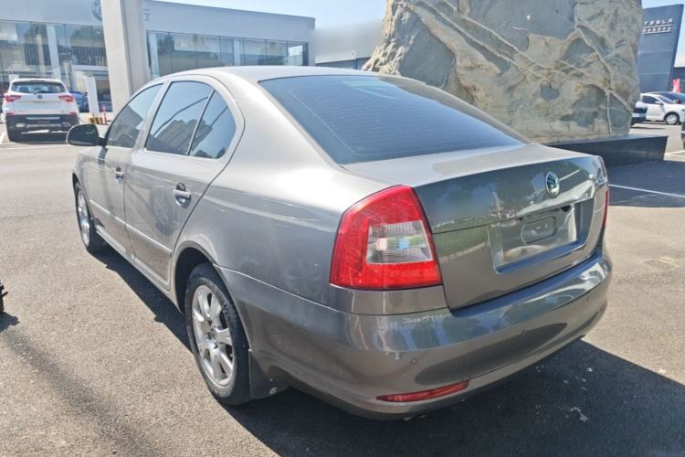 Used Skoda Octavia 2013 1.6L Manual Yijie Edition Rear Left 45 Deg