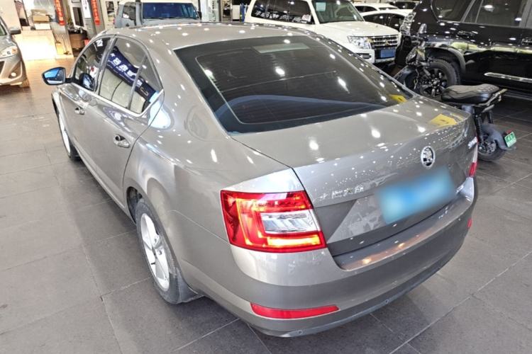 Used Skoda Octavia 2013 1.6L Automatic Yijie Edition Rear Left 45 Deg