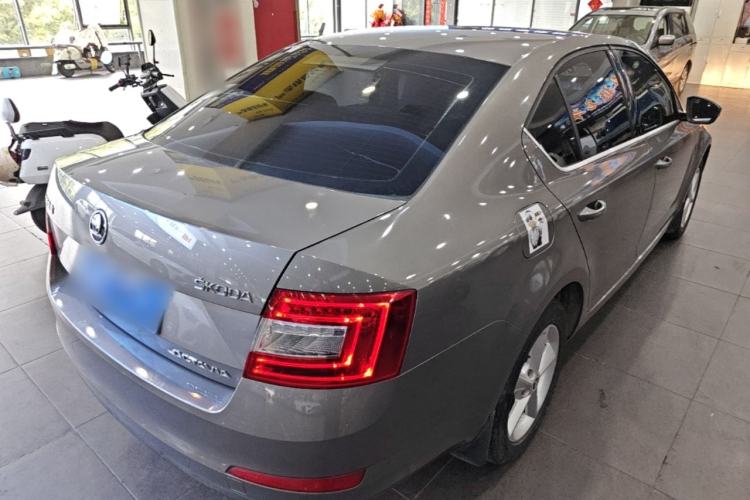Used Skoda Octavia 2013 1.6L Automatic Yijie Edition Rear Right 45 Deg