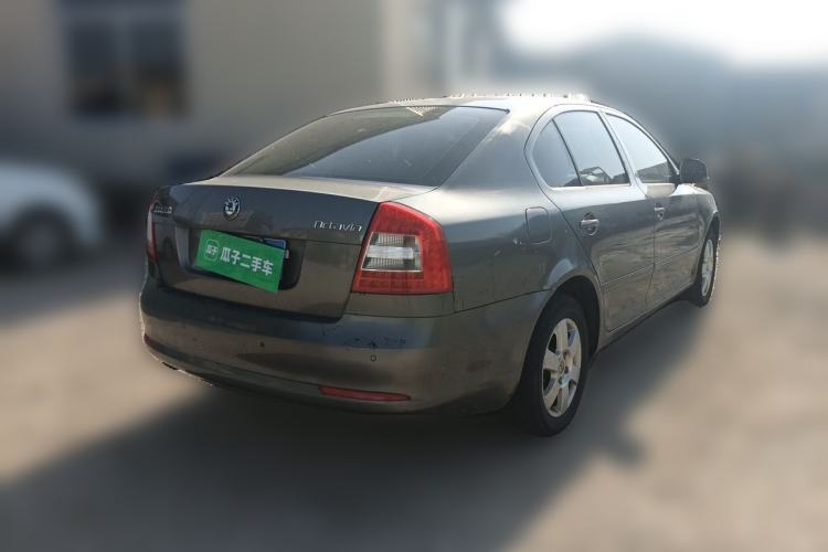 Used Skoda Octavia 2013 1.6L Manual Yijie Edition Rear Right 45 Deg