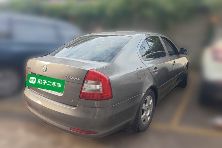 Used Skoda Octavia 2013 1.6L Manual Yijie Edition Rear Right 45 Deg