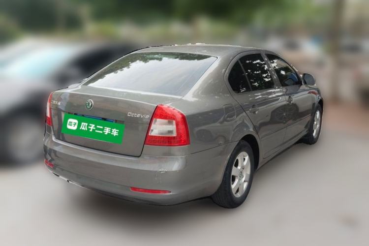 Used Skoda Octavia 2013 1.6L Manual Yijie Edition Rear Right 45 Deg
