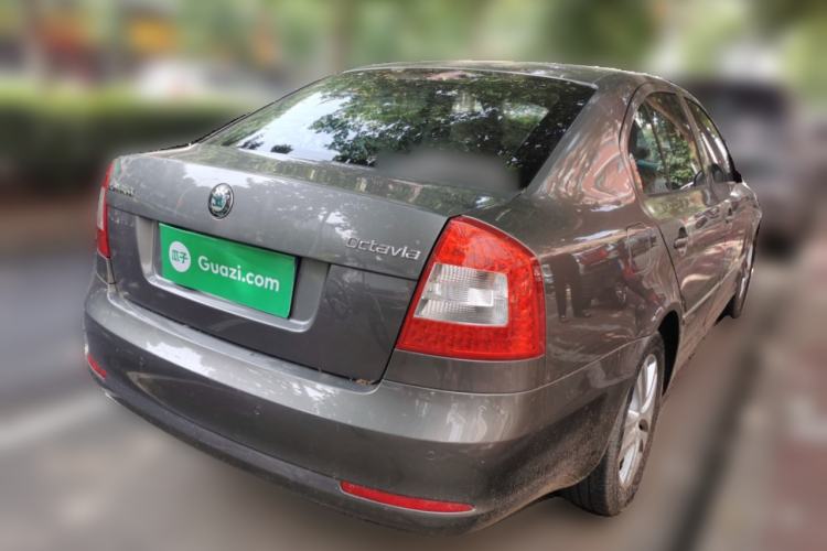 Used Skoda Octavia 2013 1.6L Automatic Yijun Edition Rear Right 45 Deg