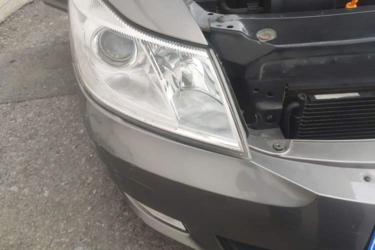 Used Skoda Octavia 2013 2.0L Automatic Yijie Edition Right Front Headlight
