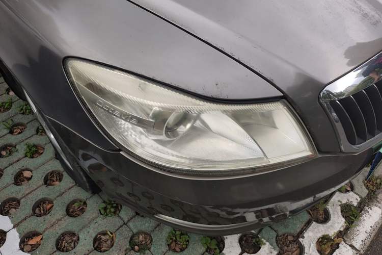 Used Skoda Octavia 2013 1.6L Manual Yijun Edition Right Front Headlight