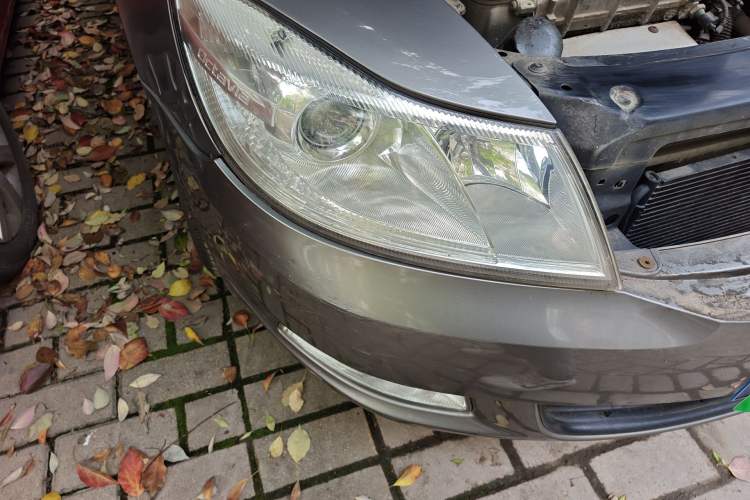 Used Skoda Octavia 2013 1.6L Automatic Yijie Edition Right Front Headlight