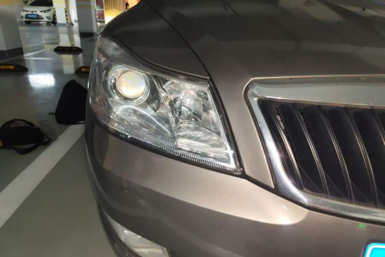 Used Skoda Octavia 2013 1.6L Automatic Yijie Edition Right Front Headlight
