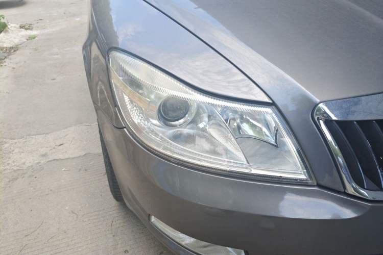 Used Skoda Octavia 2013 1.6L Manual Yijun Edition Right Front Headlight