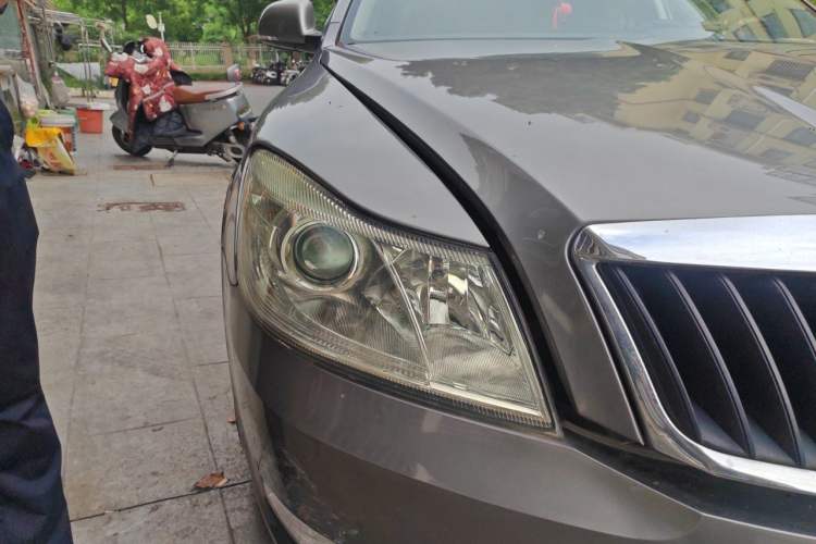 Used Skoda Octavia 2013 1.6L Manual Yijie Edition Right Front Headlight