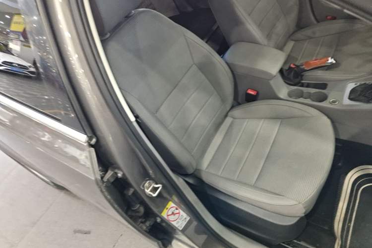 Used Skoda Octavia 2013 1.6L Automatic Yijie Edition Right Front Seat