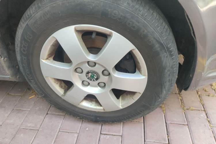 Used Skoda Octavia 2013 1.6L Automatic Yijie Edition Right Front Wheel Hub