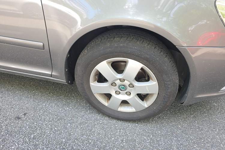 Used Skoda Octavia 2013 1.6L Automatic Yijie Edition Right Front Wheel Hub