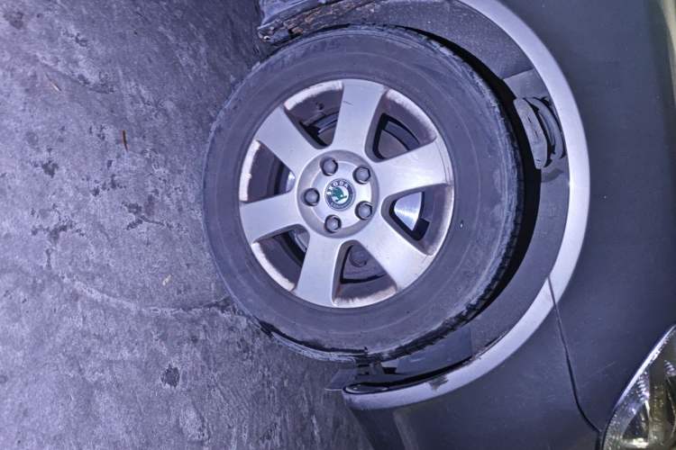 Used Skoda Octavia 2013 1.6L Manual Eado Edition Right Front Wheel Hub