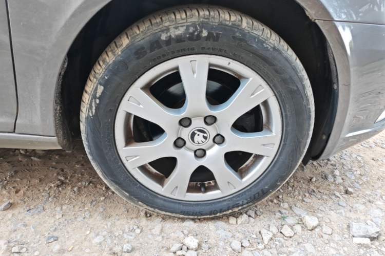 Used Skoda Octavia 2013 1.6L Automatic Yijie Edition Right Front Wheel Hub