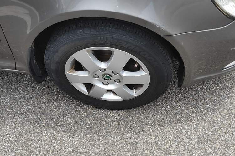 Used Skoda Octavia 2013 1.6L Automatic Yijun Edition Right Front Wheel Hub