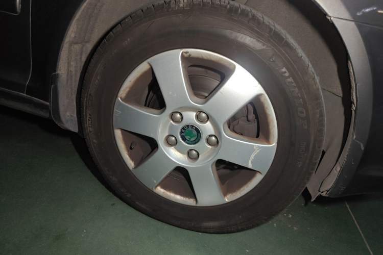 Used Skoda Octavia 2013 1.6L Automatic Yijie Edition Right Front Wheel Hub