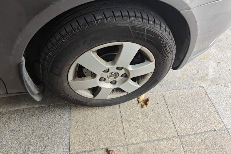 Used Skoda Octavia 2013 1.6L Automatic Yijie Edition Right Front Wheel Hub