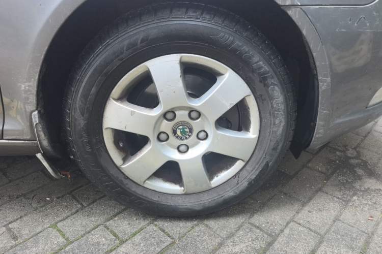 Used Skoda Octavia 2013 1.6L Automatic Yijun Edition Right Front Wheel Hub