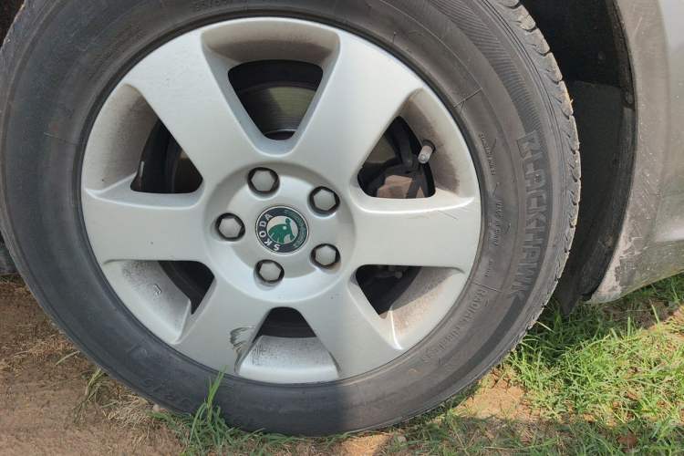 Used Skoda Octavia 2013 1.6L Manual Eado Edition Right Front Wheel Hub