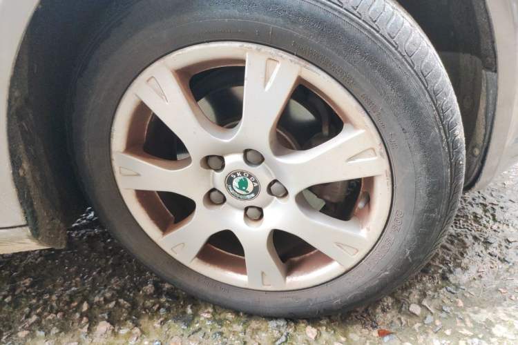 Used Skoda Octavia 2013 1.6L Automatic Yijie Edition Right Front Wheel Hub