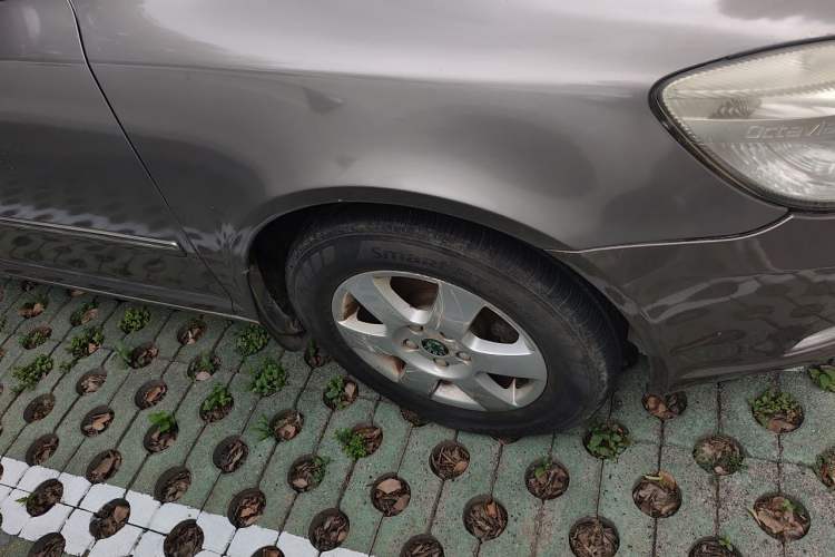 Used Skoda Octavia 2013 1.6L Manual Yijun Edition Right Front Wheel Hub