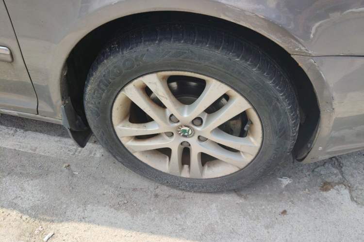 Used Skoda Octavia 2013 1.6L Automatic Yijun Edition Right Front Wheel Hub