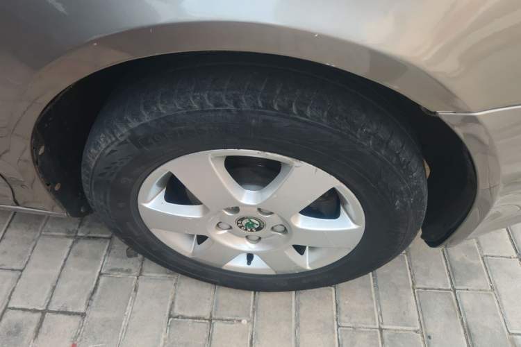 Used Skoda Octavia 2013 1.6L Automatic Yijie Edition Right Front Wheel Hub