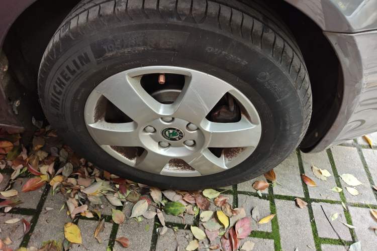Used Skoda Octavia 2013 1.6L Automatic Yijie Edition Right Front Wheel Hub