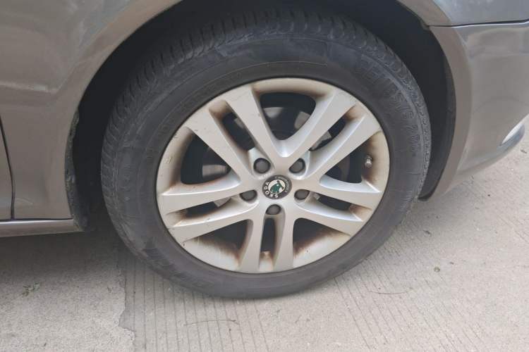 Used Skoda Octavia 2013 1.6L Manual Yijun Edition Right Front Wheel Hub