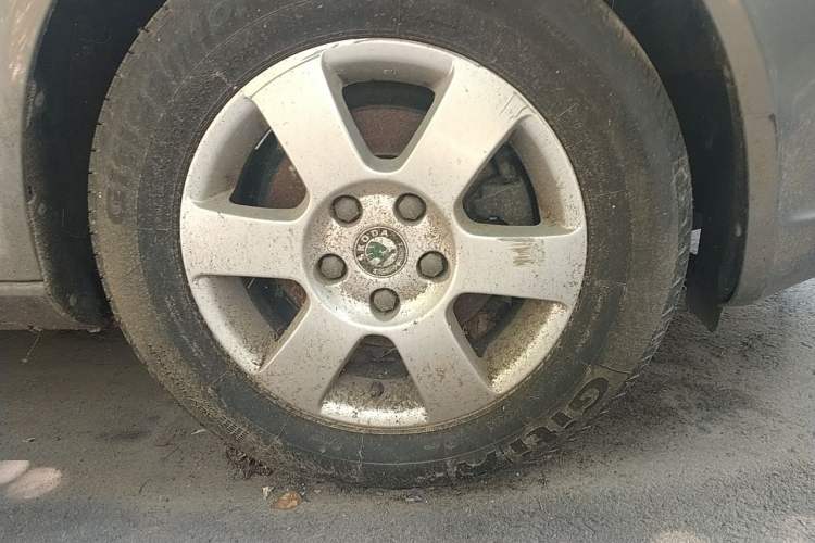 Used Skoda Octavia 2013 1.6L Automatic Yijie Edition Right Front Wheel Hub