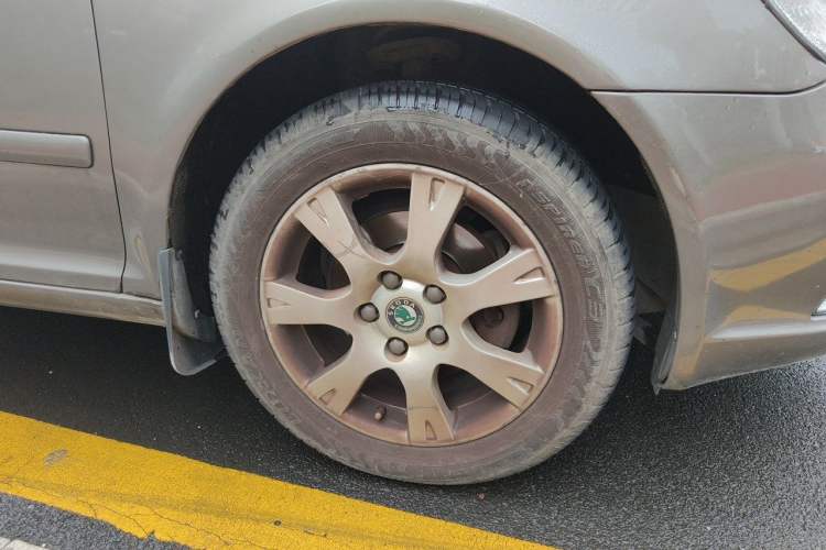 Used Skoda Octavia 2013 1.6L Automatic Yijie Edition Right Front Wheel Hub