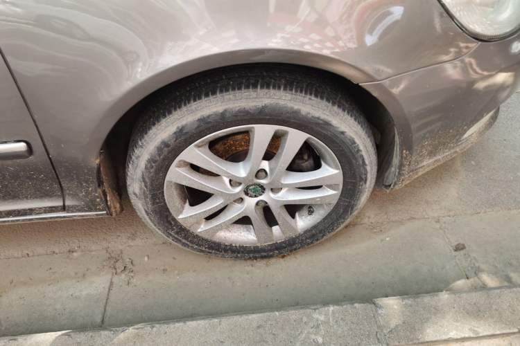 Used Skoda Octavia 2013 1.6L Automatic Yijun Edition Right Front Wheel Hub