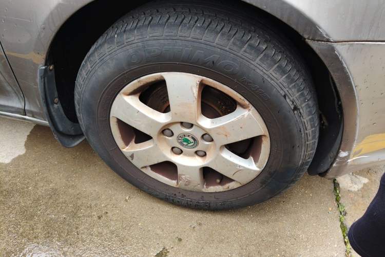 Used Skoda Octavia 2013 1.6L Automatic Yijie Edition Right Front Wheel Hub